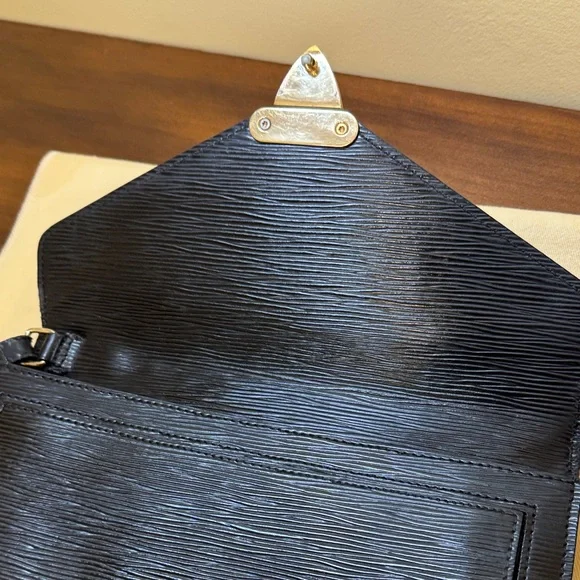 Louis Vuitton Black Epi Leather Sellier Dragonne Clutch Wristlet w/dust bag - Picture 4 of 10